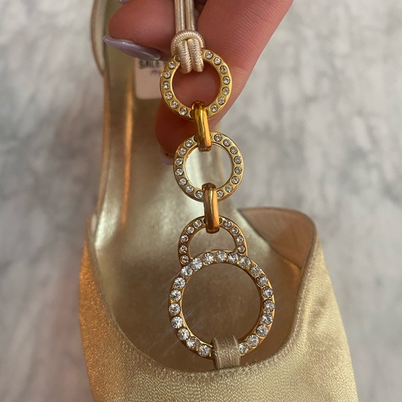 Stuart Weitzman Gold toe w/ Swarovski detail NWT - Picture 2 of 6